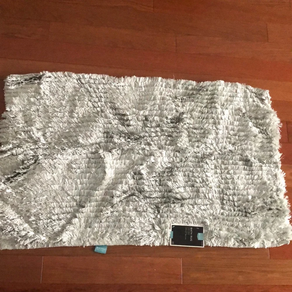 Last chance. Light grey/silver bath rug 1 of 2